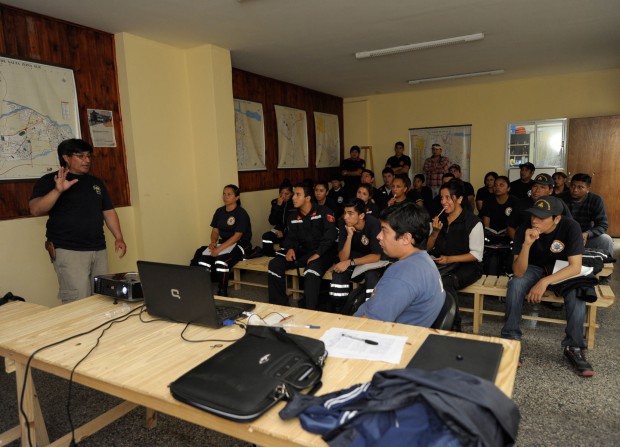 Bomberos voluntarios se capacitaron en manejo del fuego