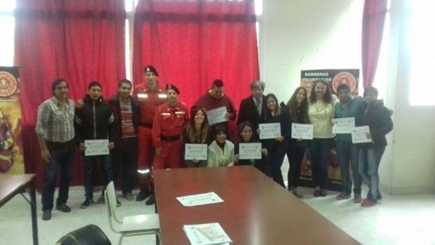 Bomberos voluntarios fueron capacitados y recibieron sus certificados