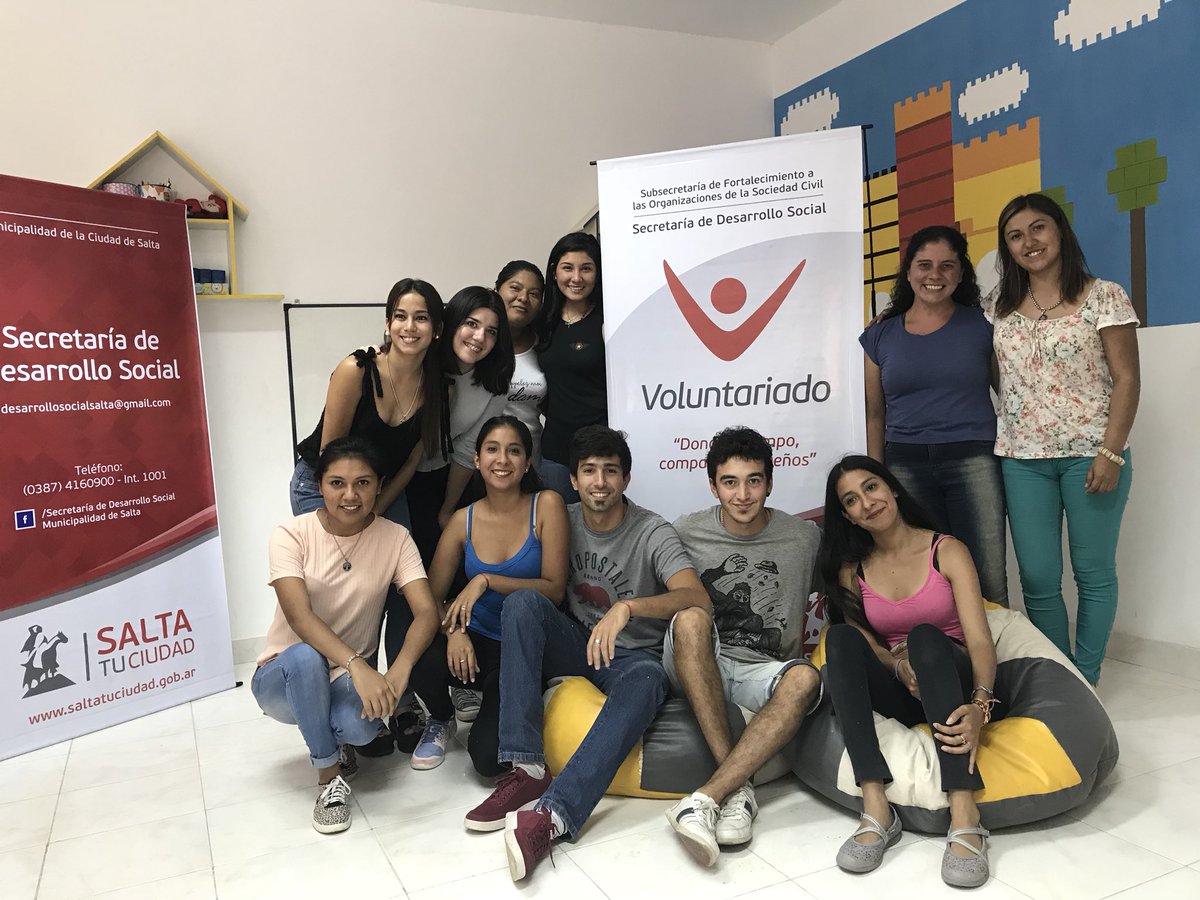 Voluntarios enseñaron a niños de barrio San José a cuidar las plantas del hogar