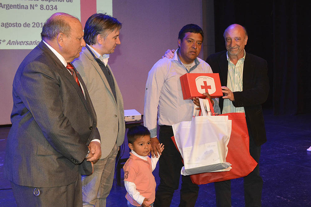 Un total de 203 egresados de la Cruz Roja recibieron su titulo