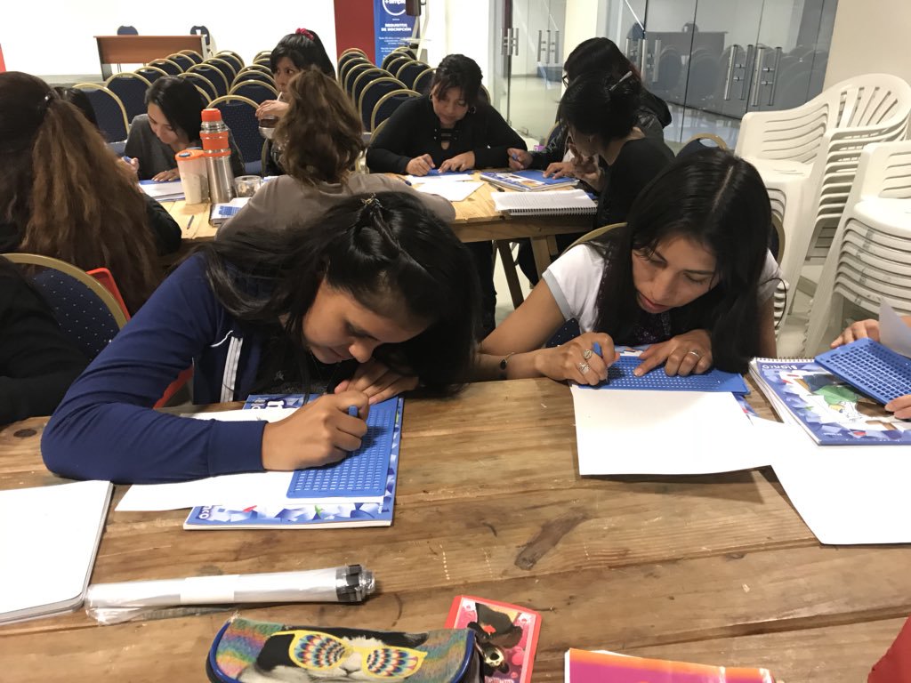 Inscriben para los cursos anuales de braille y lengua de señas