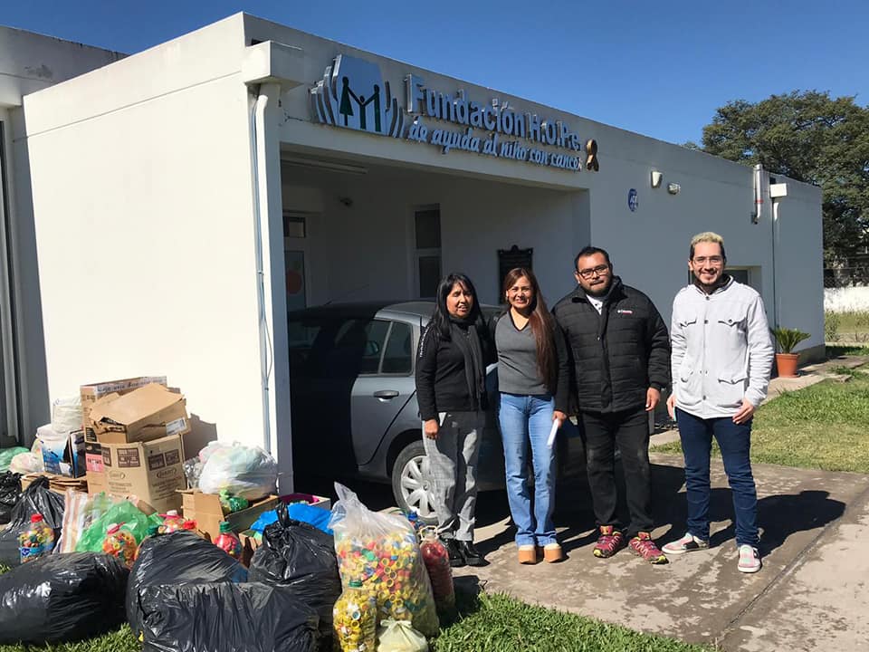 Voluntarios de Urundel y Colonia Santa Rosa entregaron tapitas a la Fundación HOPe