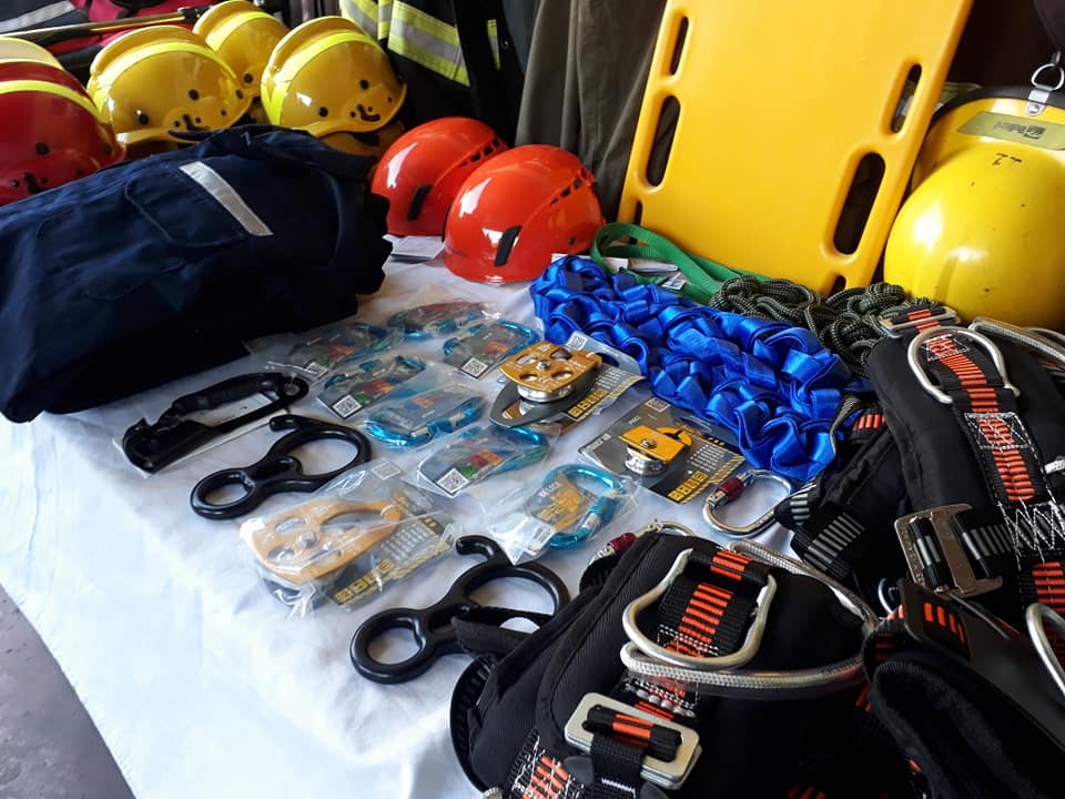 Los bomberos “Brigada Solidaria” recibieron equipos de protección contra incendios