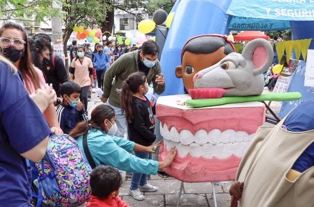 Residentes de especialidades realizaron una feria de salud en la plaza Belgrano