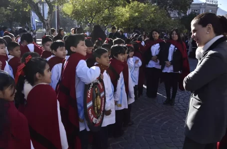 Alumnos de cuarto grado prometieron fidelidad a la Bandera Nacional
