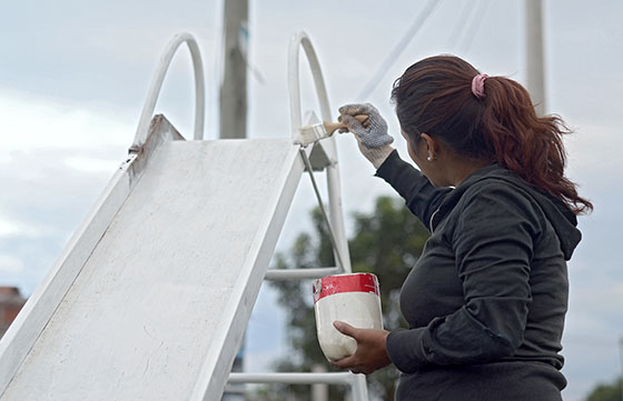 Mujeres de barrio El Cambio trabajan en la recuperación de un espacio verde