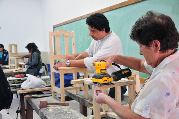 Cursos para carpintería, masajes y dibujo artístico