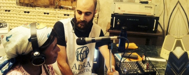 Estudiantes Wichí visitan radios locales