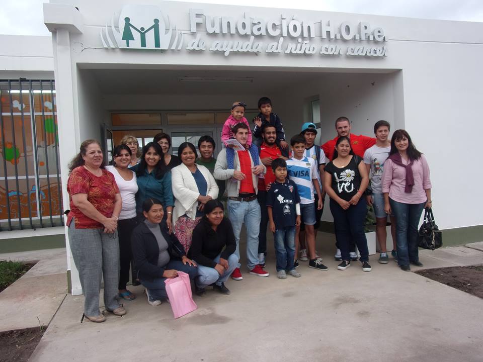 Los Pumas visitaron a los niños de la Fundación HOPe