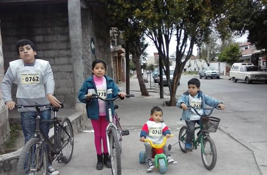 #25deMayo: Exitosa bicicleteada patriótica de la Esc Remedios Escalada de San Martin
