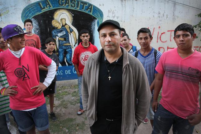 Curas villeros: en la cruzada por recuperar a los adictos