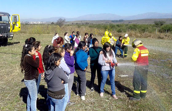 Brigadistas informaron sobre incendios alumnos de la UNSa