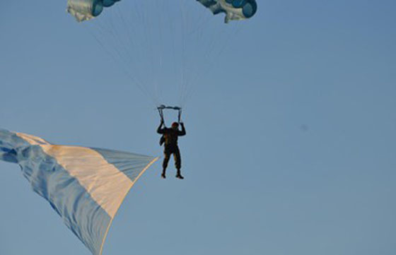 El 20 de junio habrá una exhibición de paracaidismo militar durante el homenaje a Manuel Belgrano