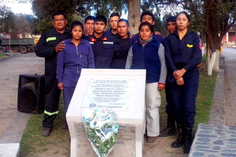 A pesar del fuego, tormenta o siniestros, los Bomberos Voluntarios están allí