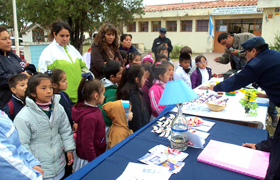 La Policía Comunitaria capacitó a niños de barrio Ferroviario