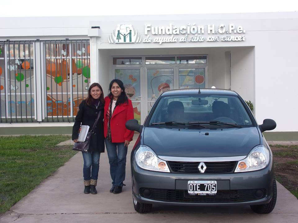 La abandera de la Argentina 2014 recibió el premio para la Fundación HOPe