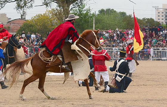 Cientos de salteños acompañaron el festejo por el bicentenario de Los Infernales