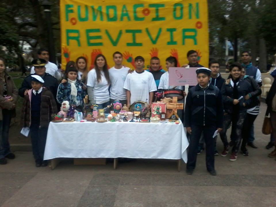 Fundación Revivir realiza un mural primaveral