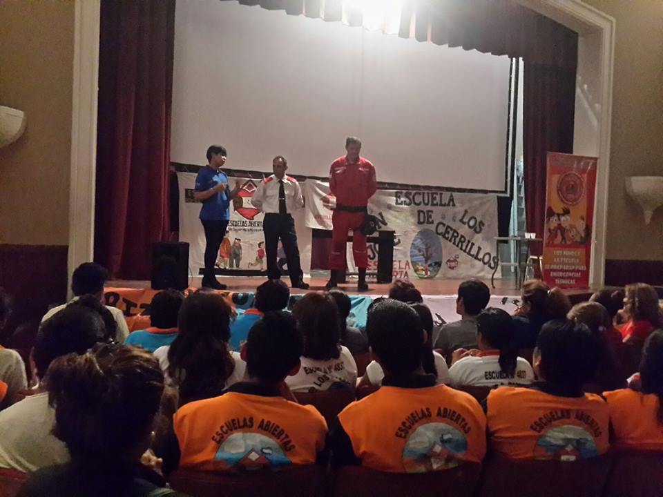Bomberos Voluntarios capacitan sobre sismos a docentes y alumnos