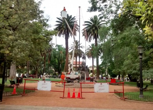 Hoy se ilumina el “Árbol de Navidad” de plaza 9 de Julio