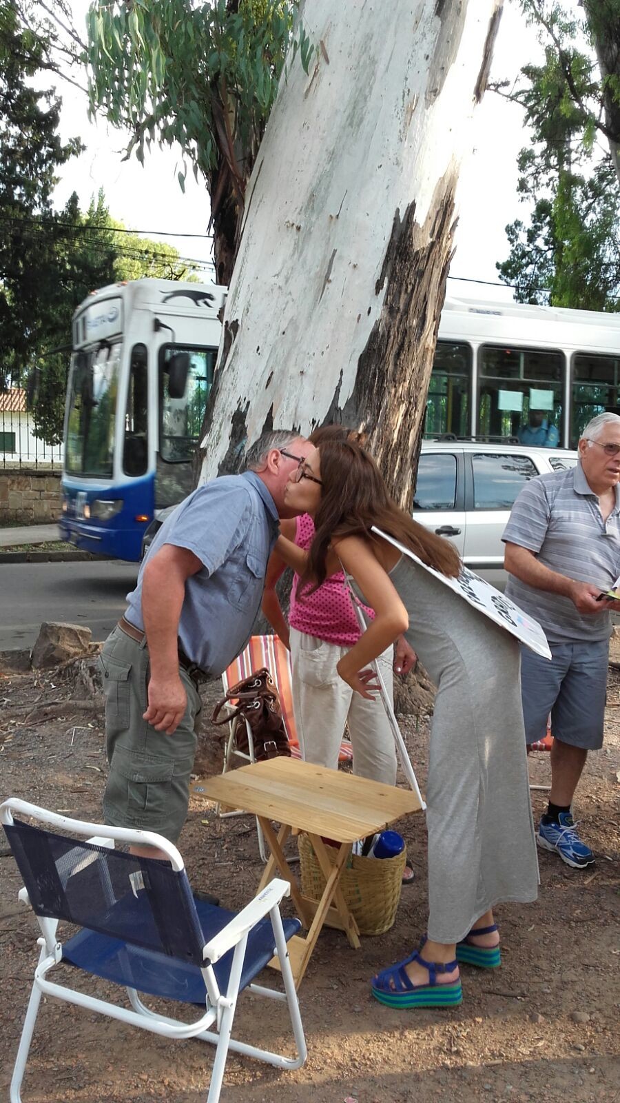 #Diadelosenamorados: los besos y abrazos no transmiten el VIH