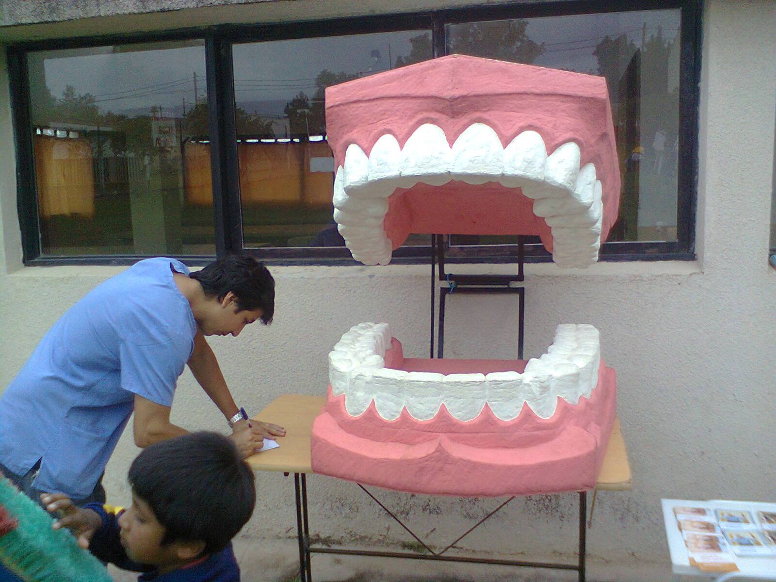 Educación Bucal para los niños del CIC de Asunción