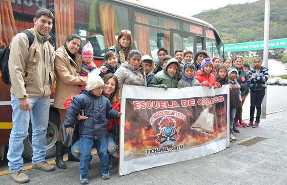 Pequeños Bomberitos de Pichanal conocieron Salta