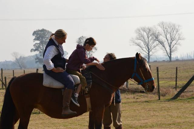 Presentación del Programa Solidario “Equinoterapia y Caballos Criollos”