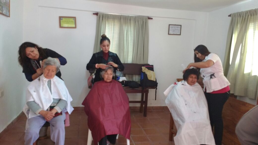 Encuentro Intergeneracional  en Club de abuelos de barrio Universitario
