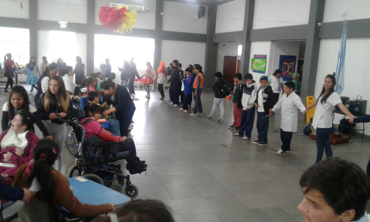 Chicos de Hirpace  y de la escuela Sarmiento disfrutaron de una jornada de integración social