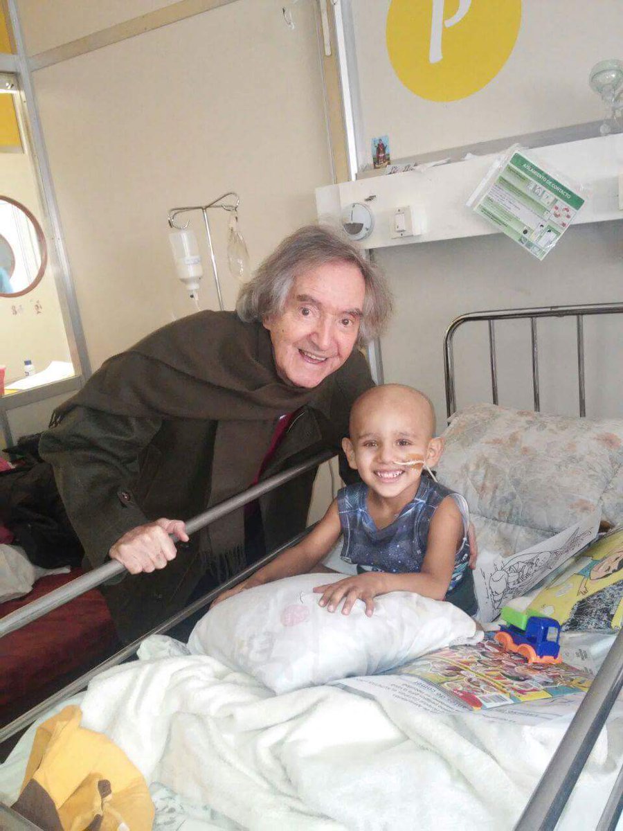 Carlitos Balá visitó a los niños del Hospital Garrahan