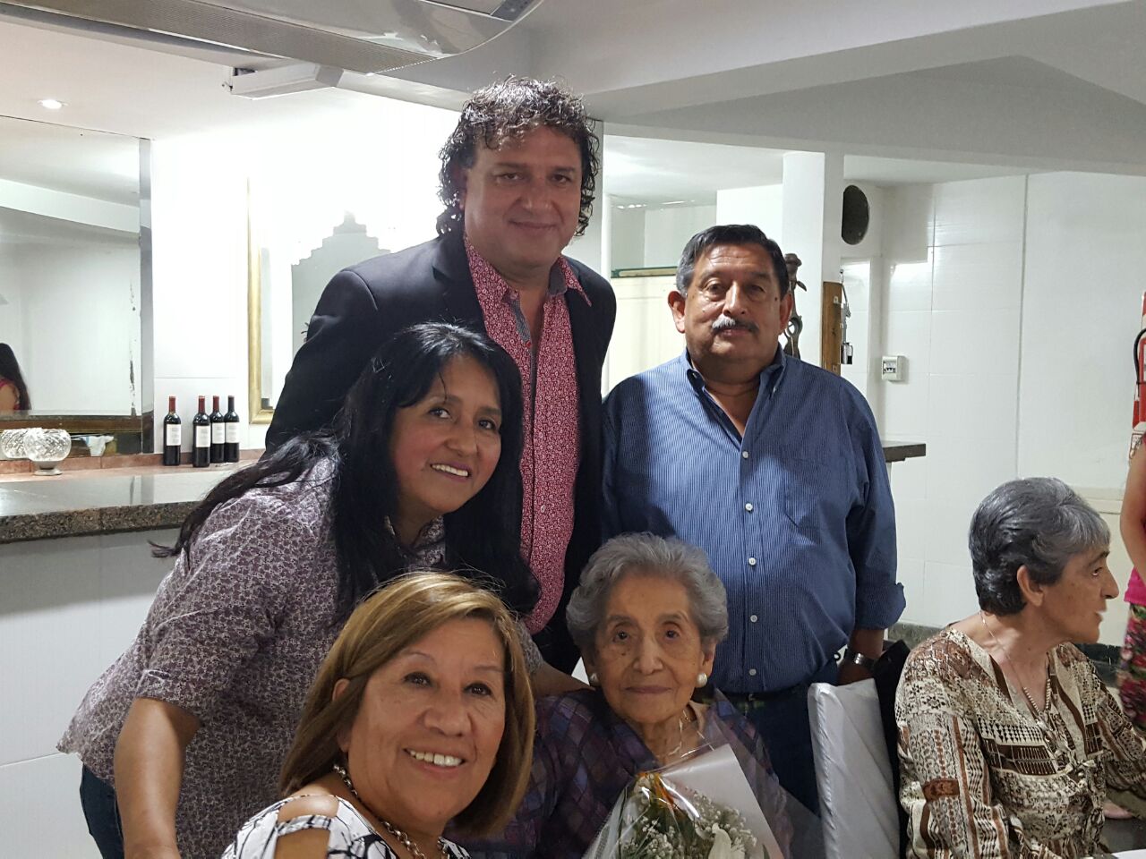 La abuela Nelly Narcisa Flores cumplió 100 años y celebra la vida