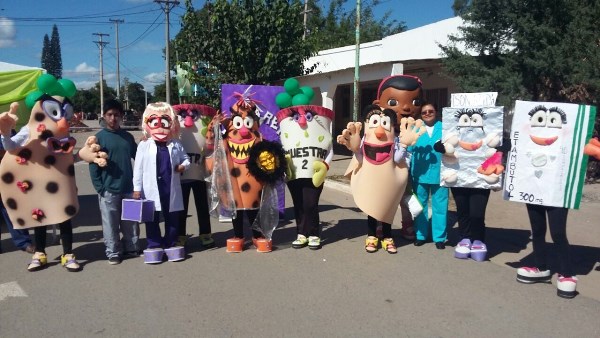 Agentes sanitarios y aspirantes a enfermeros luchan contra la tuberculosis