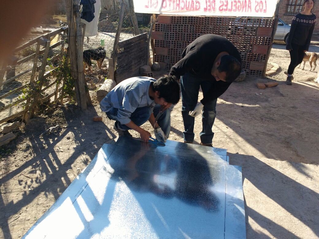 La Asociación Amigos del Árbol, Bosques y Parques Nacionales construye el primer prototipo de calefactor solar