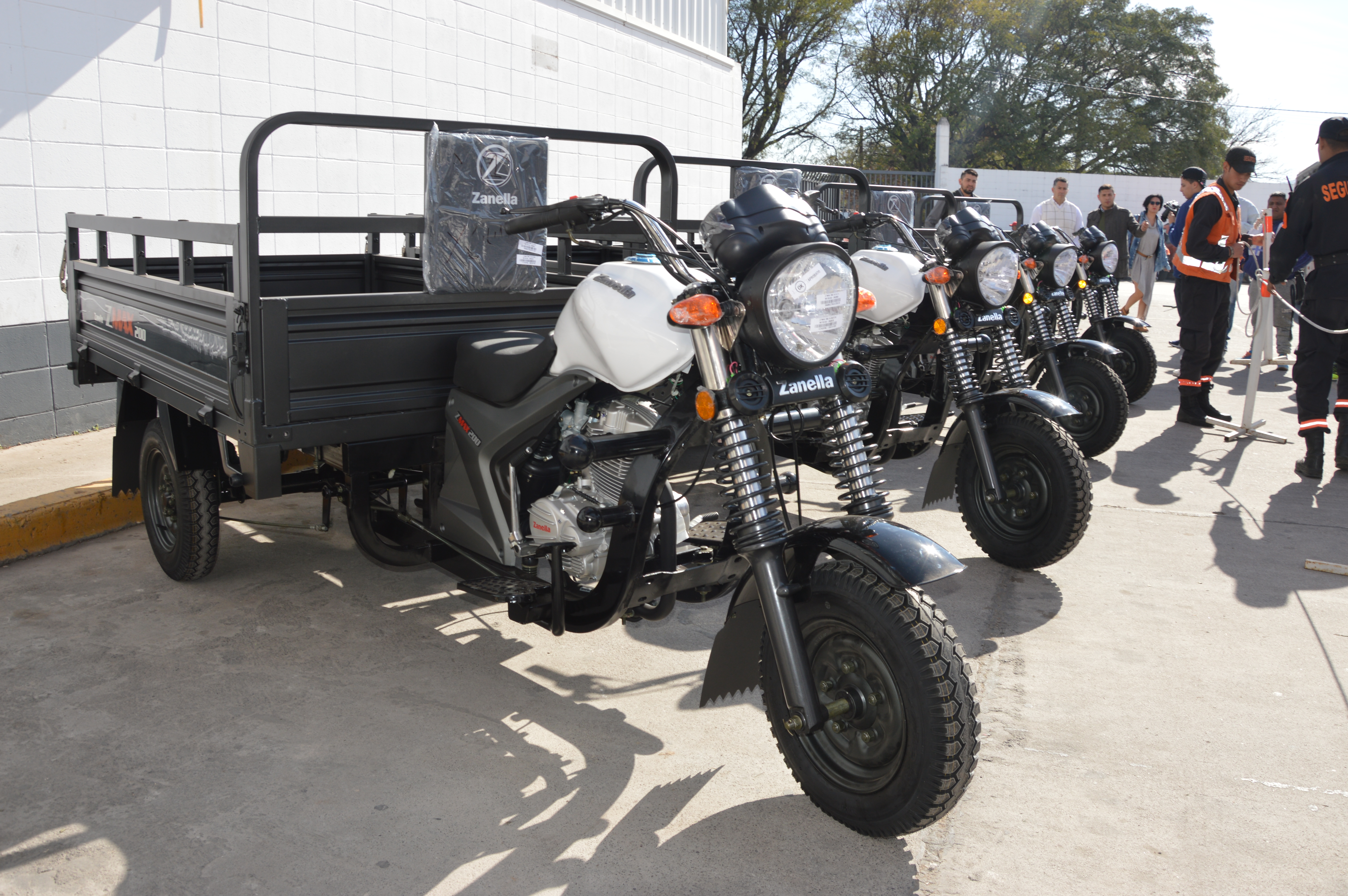 Llegaron las motocargas destinadas a los carreros