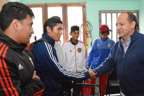 Un grupo de jóvenes del Club Libertad se reunieron con Villada