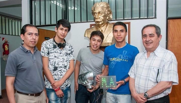 Invento de alumnos técnicos, en la	final de un certamen internacional