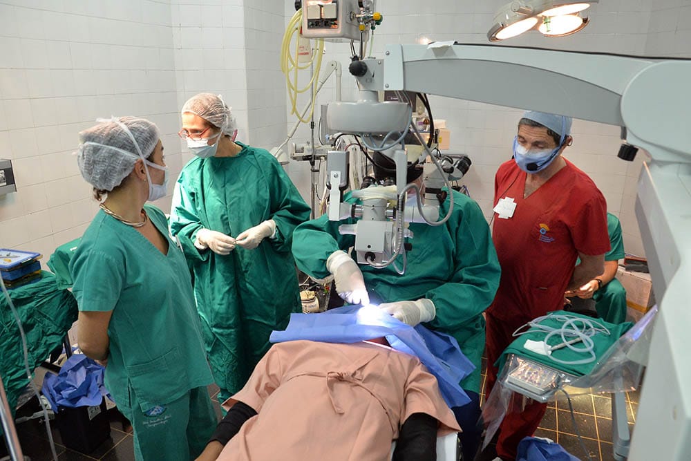 El Ministerio de Salud de Salta y la Fundación Barraquer de España realizaron 400 cirugías oftalmológicas