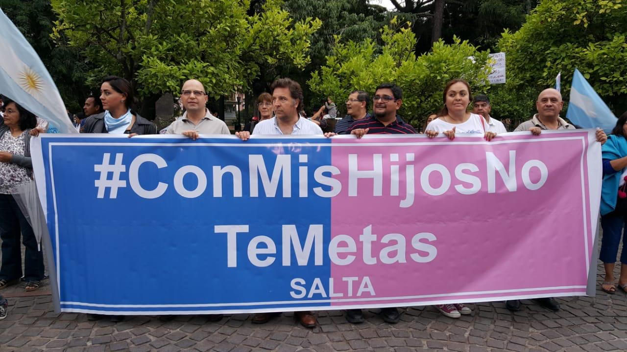 Salteños y el país marcharon en contra de la ideología de género