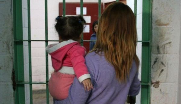 Campaña solidaria para los niños que crecen en la cárcel de mujeres