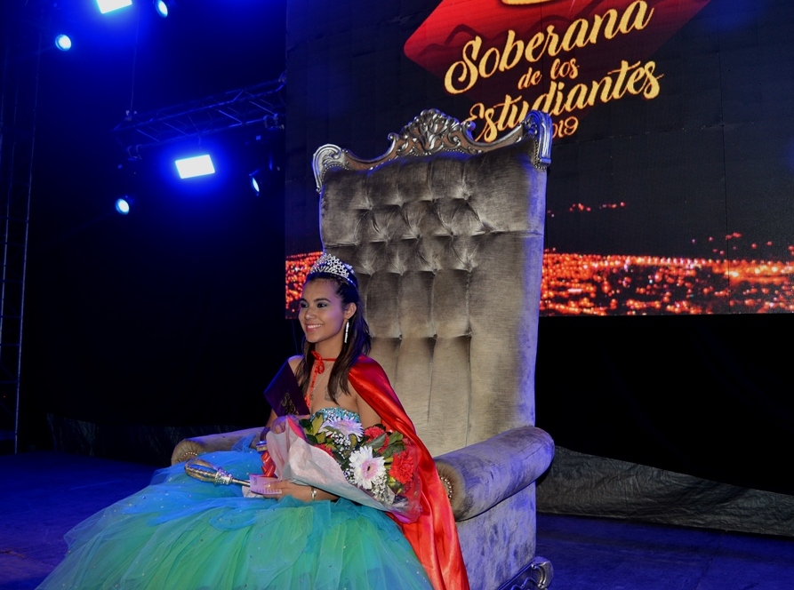 La soberana de los estudiantes de la ciudad es Julieta Belén Ríos