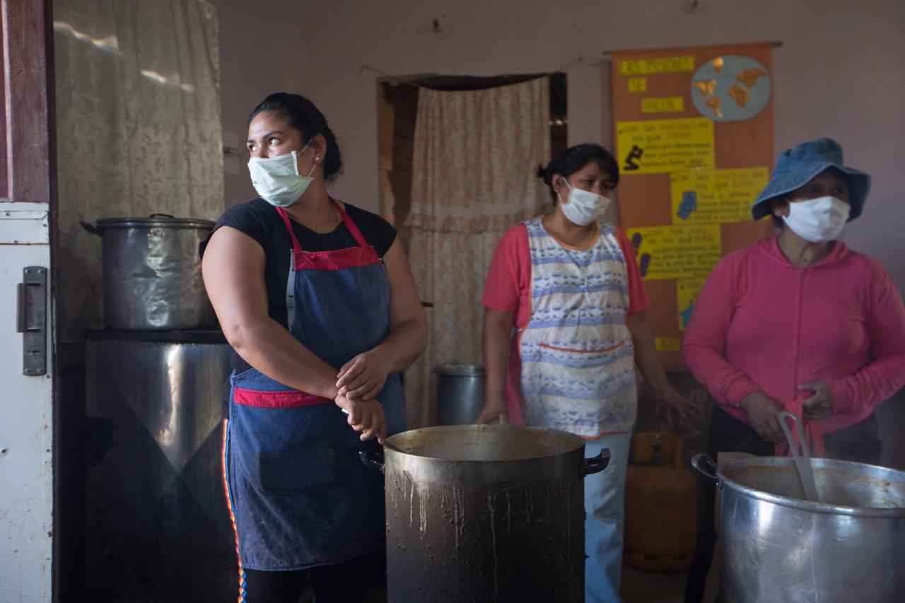 Más de 39 mil raciones de comida se entregan en forma semanal a vecinos