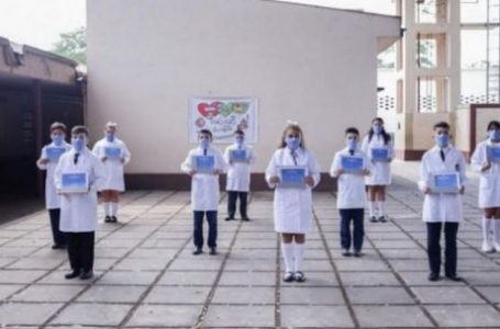 Autorizan la realización de actos de colación de los alumnos de 7° grado