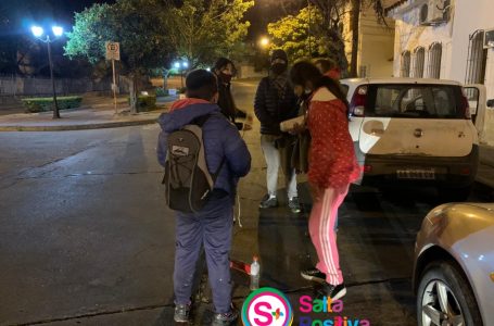 Salteños solidarios de “Brigada Luz”  asisten a personas en situación de calle