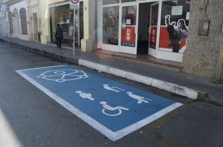 Nuevas dársenas de estacionamiento para personas con discapacidad