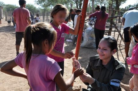 Gendarmes llevaron donativos a las comunidades originarias