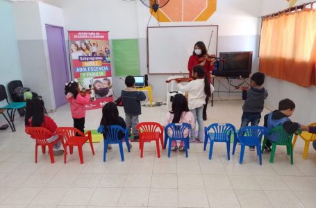 Dictan clases de violín en forma gratuita en el CIC de villa Asunción