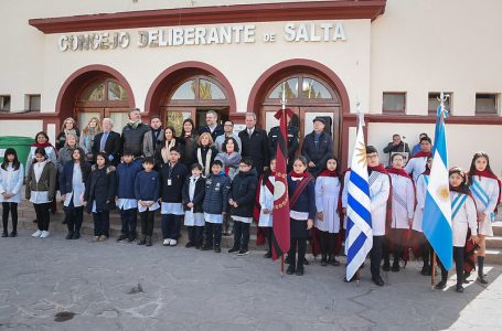 En los mástiles del CD se realizó el izamiento de la bandera de la República Oriental del Uruguay
