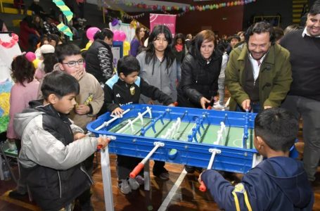 Junto a más de mil chicos el gobernador Sáenz celebró el mes de las Infancias con el festival “El escenario es nuestro”