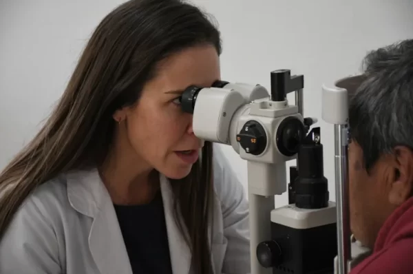 El programa integral de detección y tratamiento de cataratas llegó al CIC de Unión